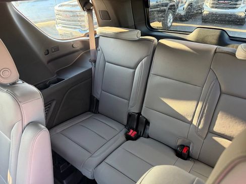 Used 2023 GMC Yukon SLT w/ SLT Luxury Package AWD/4WD image 23
