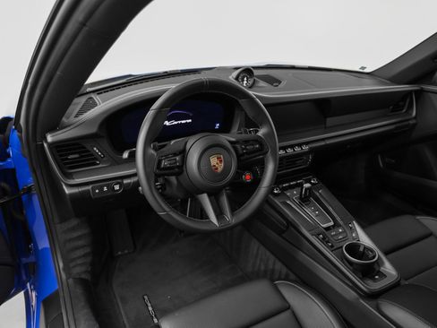 Used 2025 Porsche 911 Carrera w/ Premium Package image 4