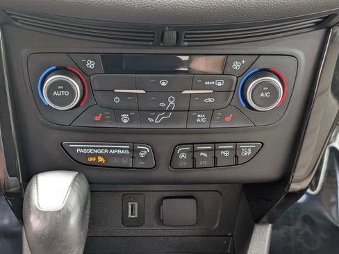 Used 2018 Ford Escape Titanium w/ Ford Safe & Smart Package AWD/4WD image 25