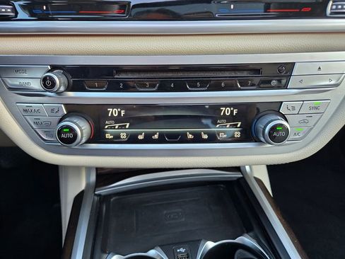 Used 2020 BMW 740i w/ Premium Package image 34