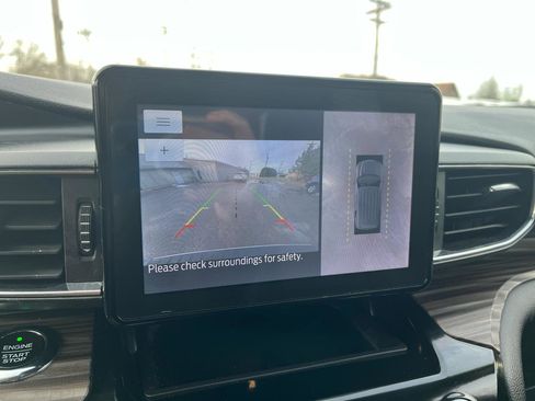 Used 2021 Ford Explorer Limited w/ Equipment Group 301A AWD/4WD image 12