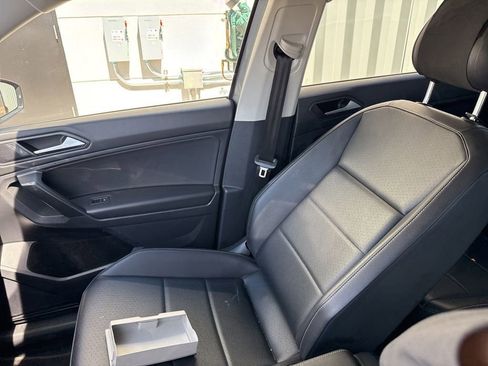 Used 2021 Volkswagen Tiguan SE FWD image 16