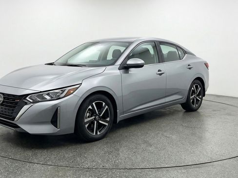 Used 2025 Nissan Sentra SV image 2