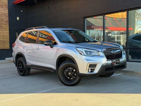 Used 2021 Subaru Forester Limited image 6