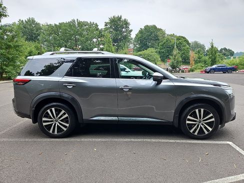 Certified 2024 Nissan Pathfinder Platinum w/ Cargo Package AWD/4WD image 7