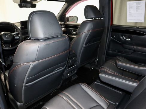 Used 2025 Honda Pilot TrailSport image 21