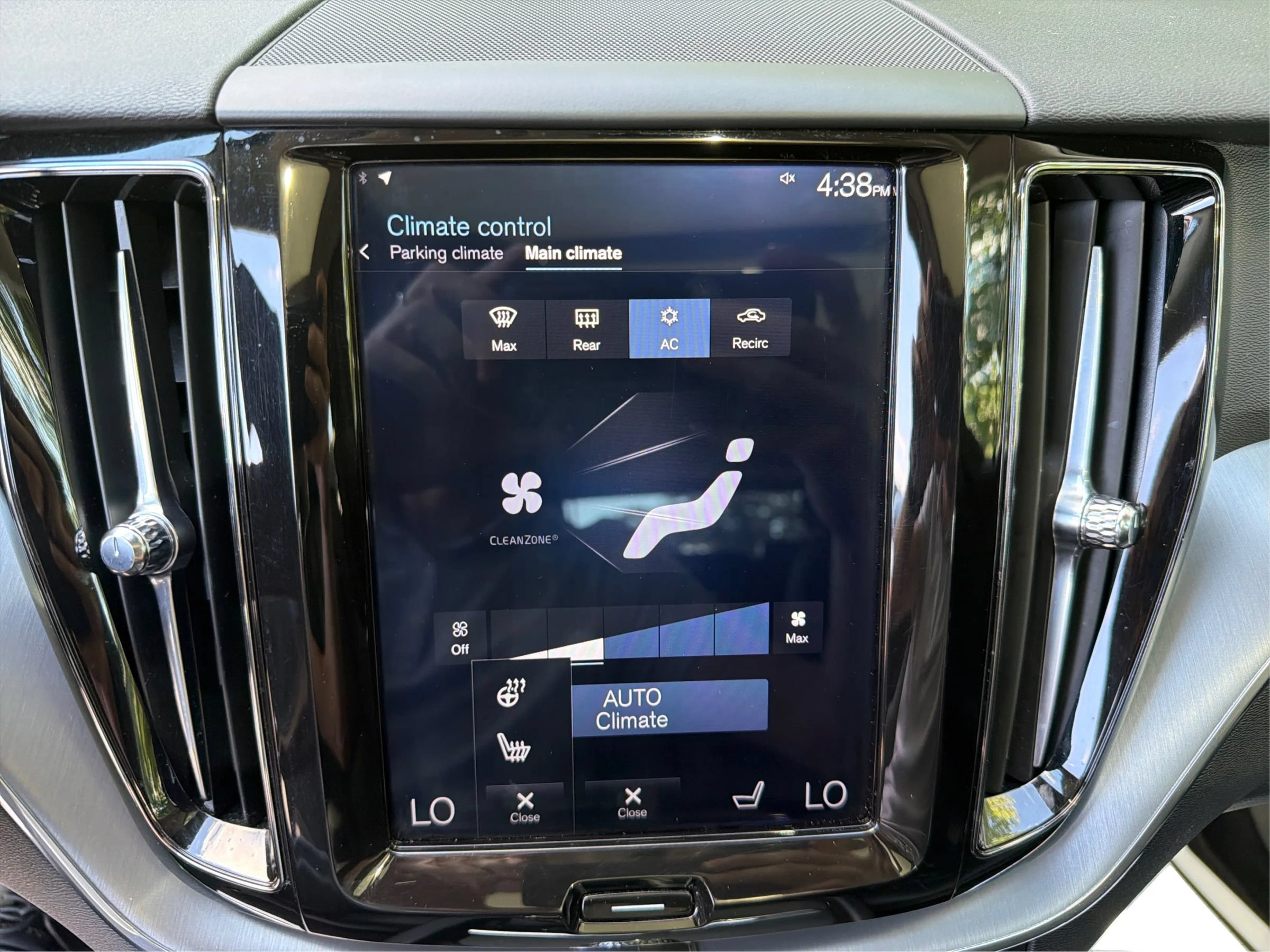 Used 2019 Volvo XC60 T6 Momentum w/ Premium Package AWD/4WD image 29