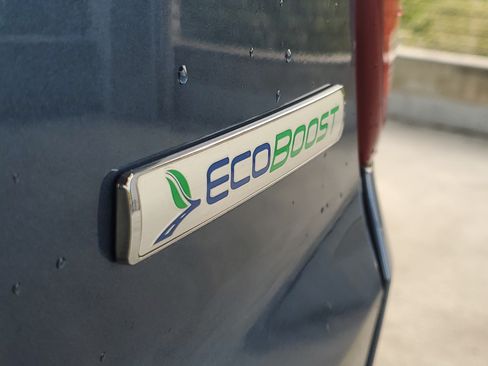 Used 2018 Ford Explorer XLT w/ Equipment Group 202A FWD image 6