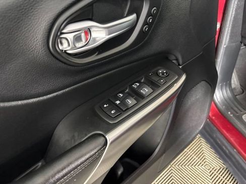 Used 2019 Jeep Cherokee Limited AWD/4WD image 15