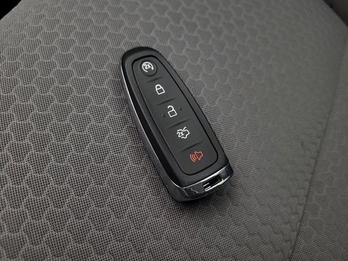 Used 2019 Ford Escape SE image 32