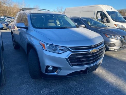 Used 2020 Chevrolet Traverse LT image 3