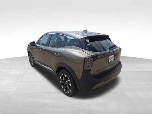 Used 2025 Nissan Kicks SV AWD/4WD image 7