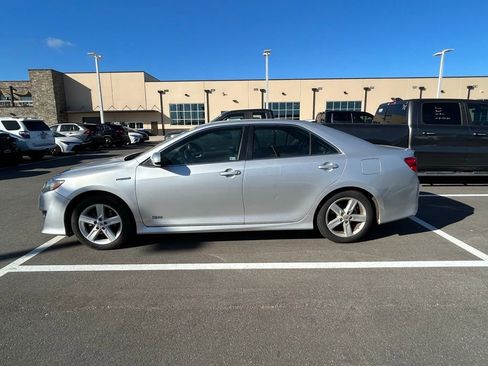 Used 2014 Toyota Camry SE image 4