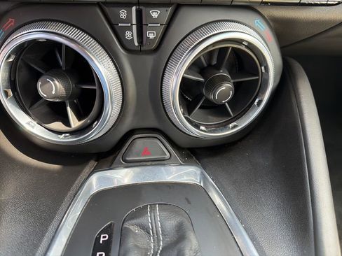 Used 2021 Chevrolet Camaro LT w/ Technology Package RWD image 27