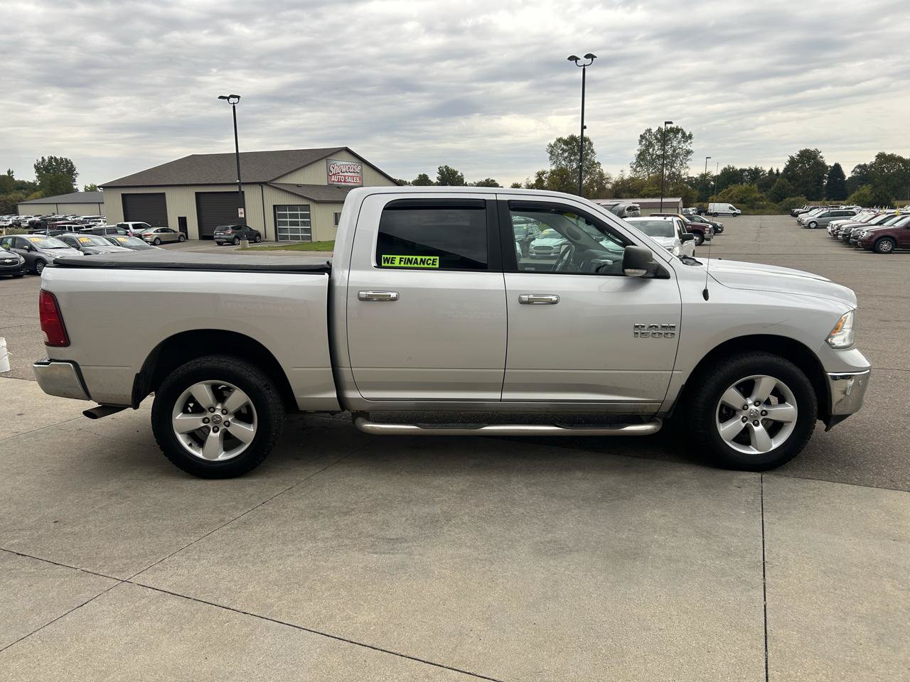 Used 2016 RAM 1500 SLT AWD/4WD image 4