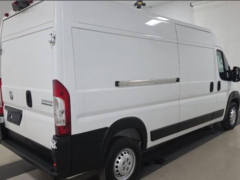 Used 2024 RAM ProMaster 2500 FWD image 3