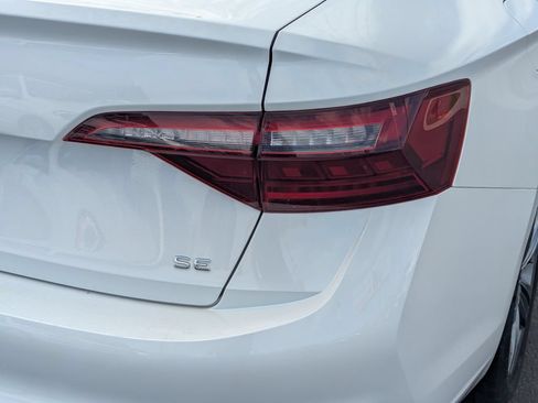Used 2024 Volkswagen Jetta SE FWD image 5