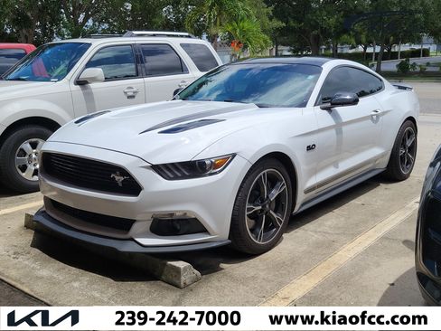 Used 2017 Ford Mustang GT Premium RWD image 3