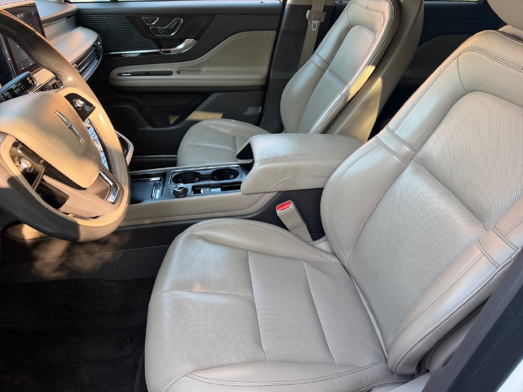 Used 2020 Lincoln Corsair FWD w/ Rear Removable Package Tray image 10