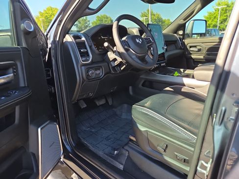 Used 2025 RAM 3500 Laramie AWD/4WD image 10