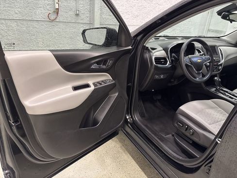 Used 2020 Chevrolet Equinox LS w/ LS Convenience Package FWD image 12