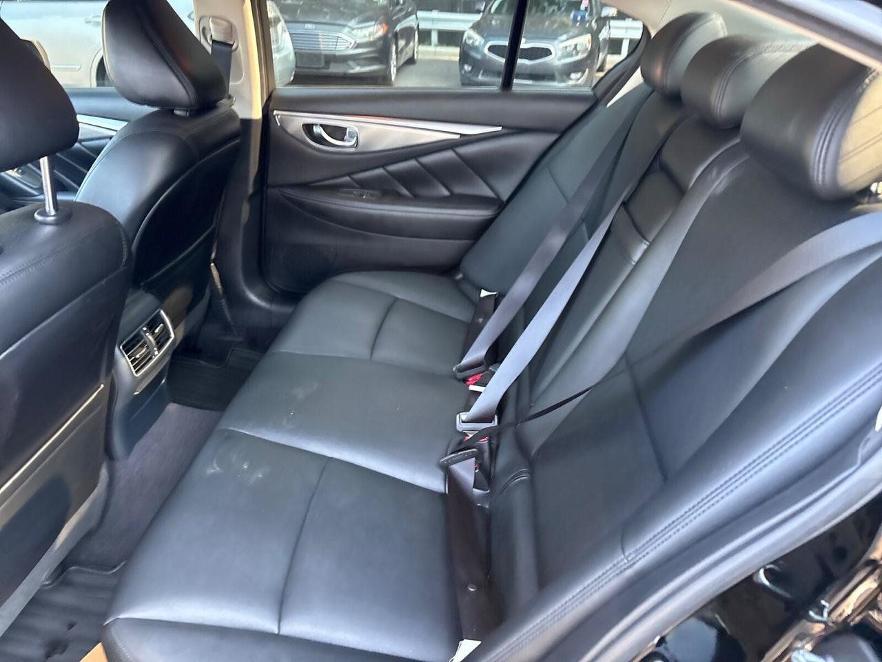 Used 2017 INFINITI Q50 Signature Edition w/ All Weather Package (L93) AWD/4WD image 9