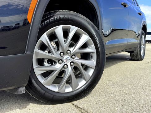 Used 2025 Buick Enclave Preferred image 2