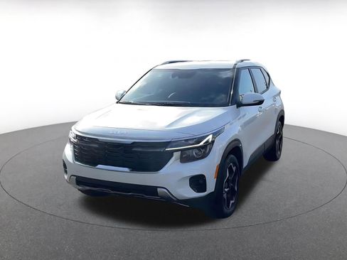 Used 2025 Kia Seltos S image 4