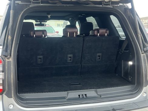 Used 2023 Ford Expedition Limited image 13