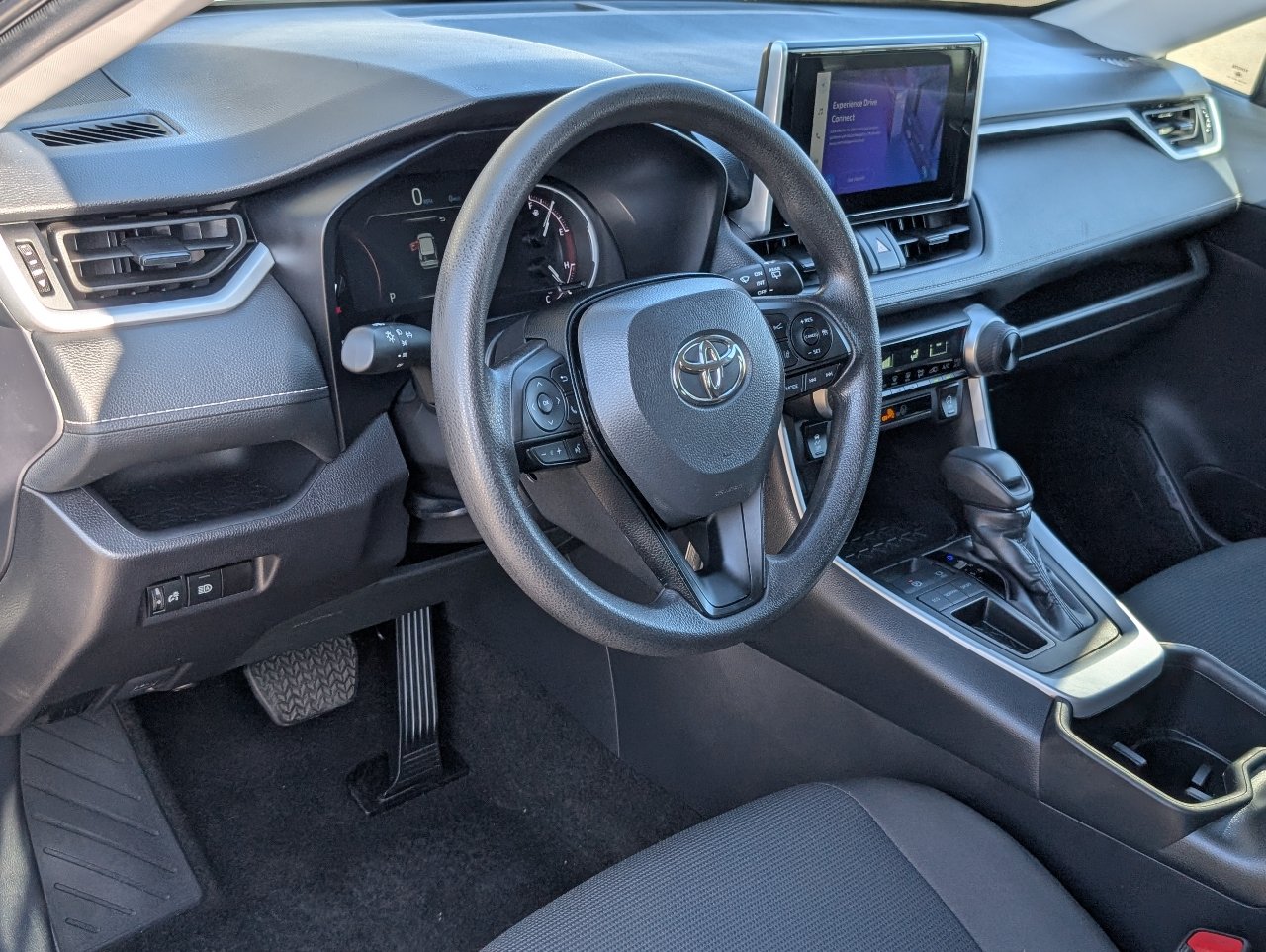 Used 2025 Toyota RAV4 LE FWD image 14