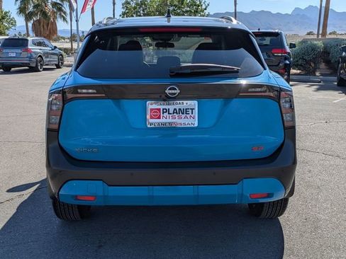 Certified 2025 Nissan Kicks SR FWD image 8