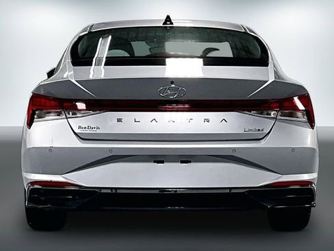 Used 2023 Hyundai Elantra Limited FWD image 7
