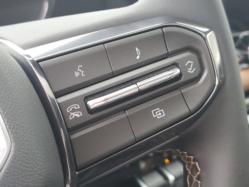 New 2026 GMC Canyon AT4 w/ Technology Plus Package AWD/4WD image 13