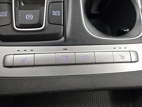 Used 2024 Kia Carnival LX image 33