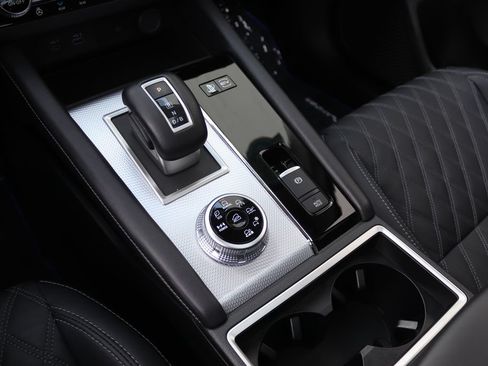 Used 2025 Mitsubishi Outlander 4WD Plug-In Hybrid image 28