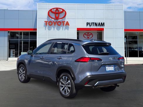 Used 2023 Toyota Corolla Cross XLE w/ Convenience Package image 6