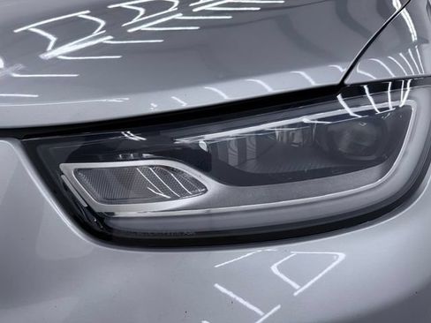 Used 2023 Chrysler Pacifica Touring-L FWD image 7