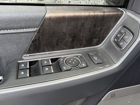 Used 2024 Ford F250 Lariat image 11