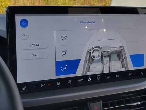 Used 2023 Ford Escape SE image 31