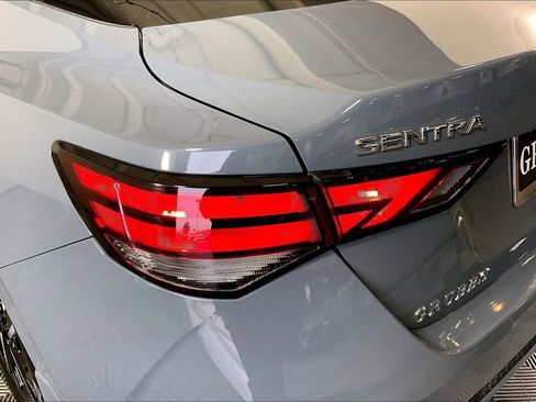 Used 2025 Nissan Sentra SV w/ Trunk Package image 40