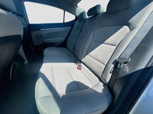 Used 2017 Hyundai Elantra SE FWD image 27
