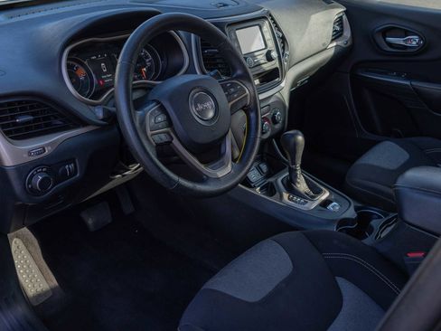 Used 2016 Jeep Cherokee Sport image 11