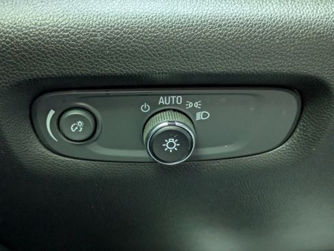 Used 2022 Chevrolet Traverse RS AWD/4WD image 17