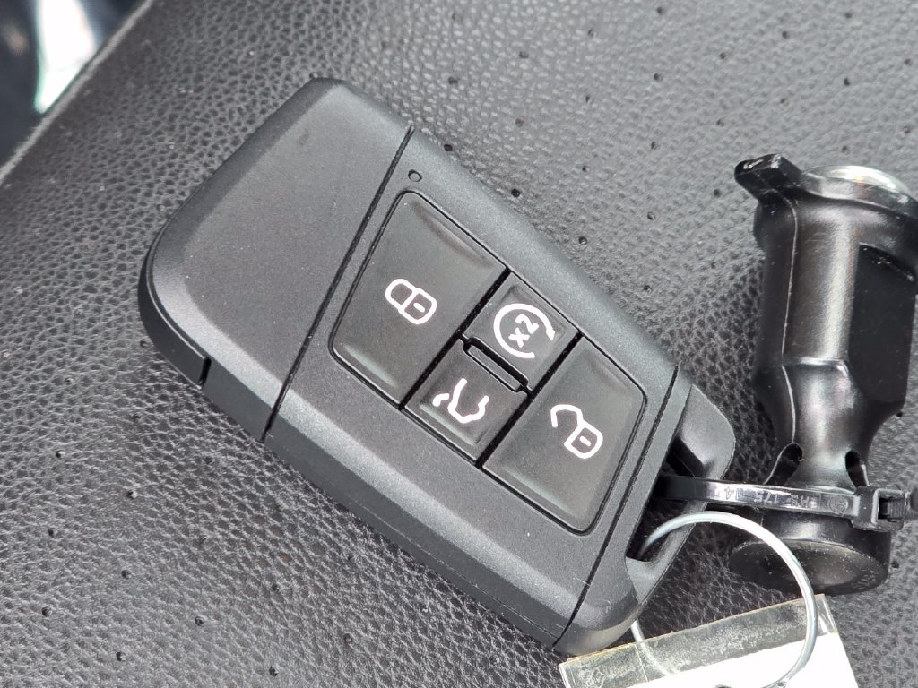 Used 2024 Volkswagen Jetta SE FWD image 35