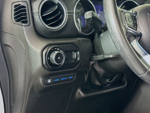 Used 2023 Jeep Wrangler Sahara w/ Cold Weather Group AWD/4WD image 16