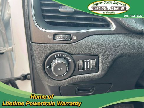 Used 2022 Jeep Cherokee Trailhawk AWD/4WD image 18