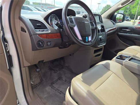 Used 2012 Chrysler Town & Country Touring w/ Entertainment Group #1 image 19