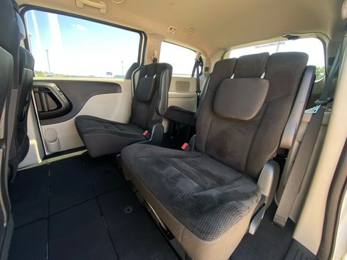 Used 2017 Dodge Grand Caravan SE w/ Power Window Group FWD image 10