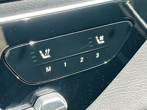 Used 2025 Mercedes-Benz GLC 300 image 21