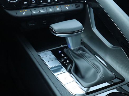 New 2025 Hyundai Elantra Limited image 16